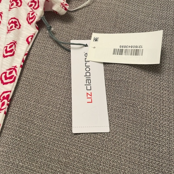 NWT $32 Liz Claiborne Red & White Pattern Pullover Top with Twist Front Small - Picture 9 of 11